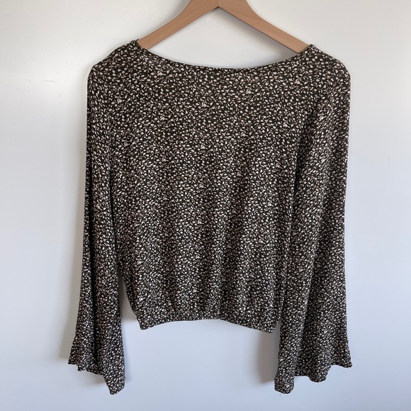 Sadie & Sage Bell Sleeve V-Neck Blouse Size Small - Picture 6 of 7